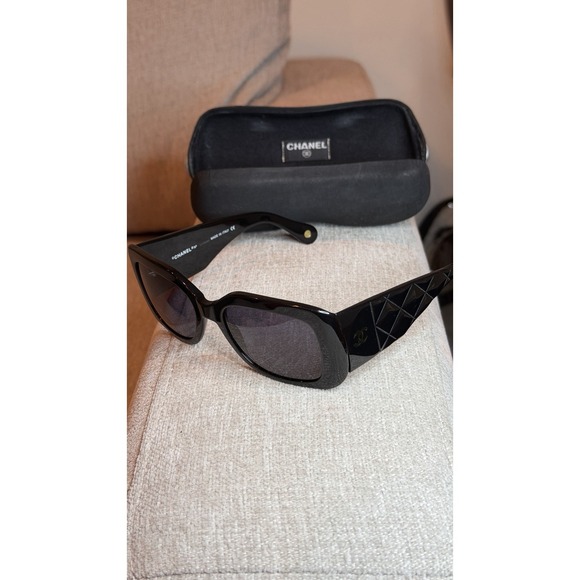 CHANEL Accessories - Vintage Chanel 5019 CC Logo Black Quilted Sunglasses Italy